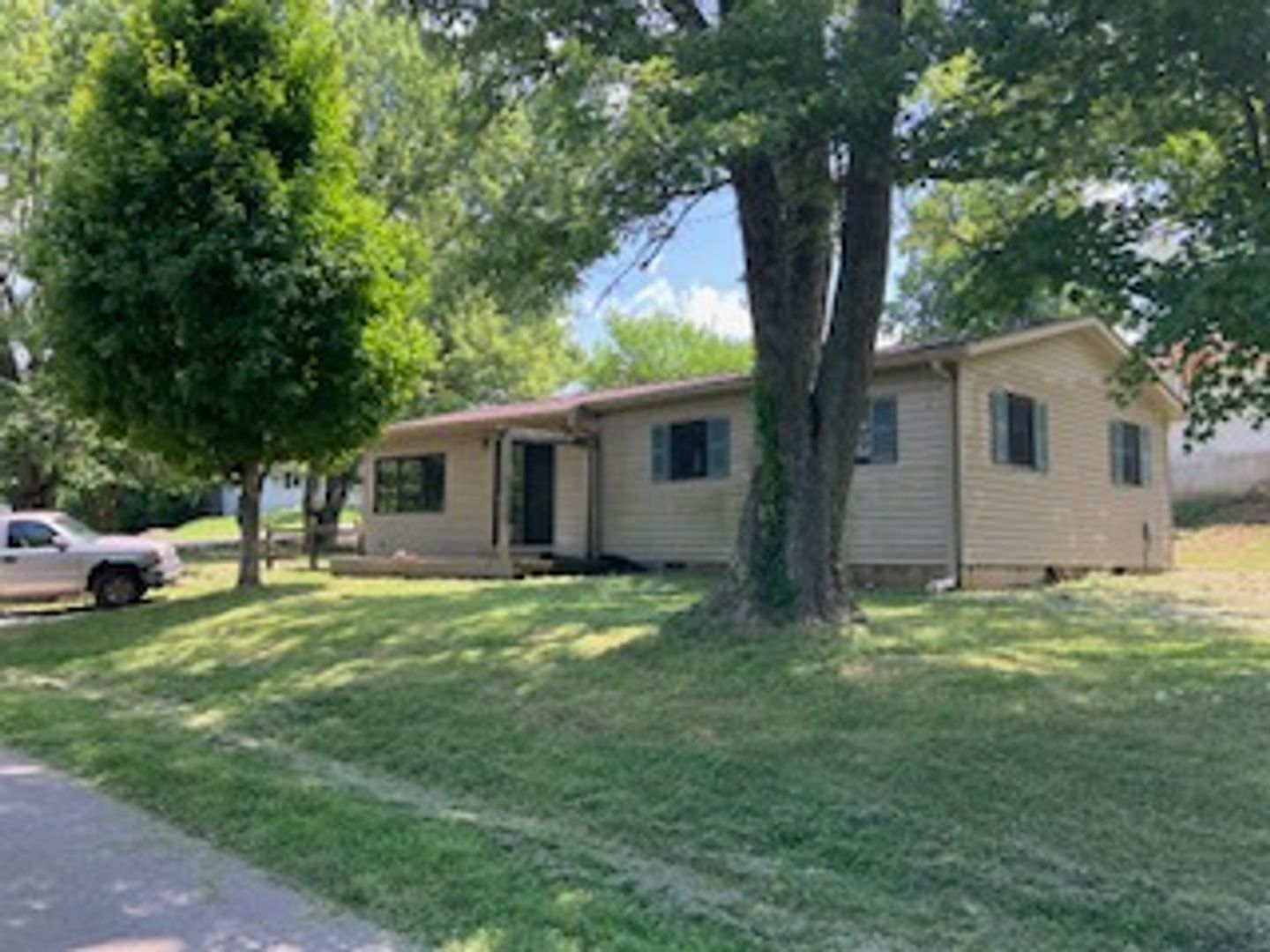 Ellettsville House: 503 South 3rd Street