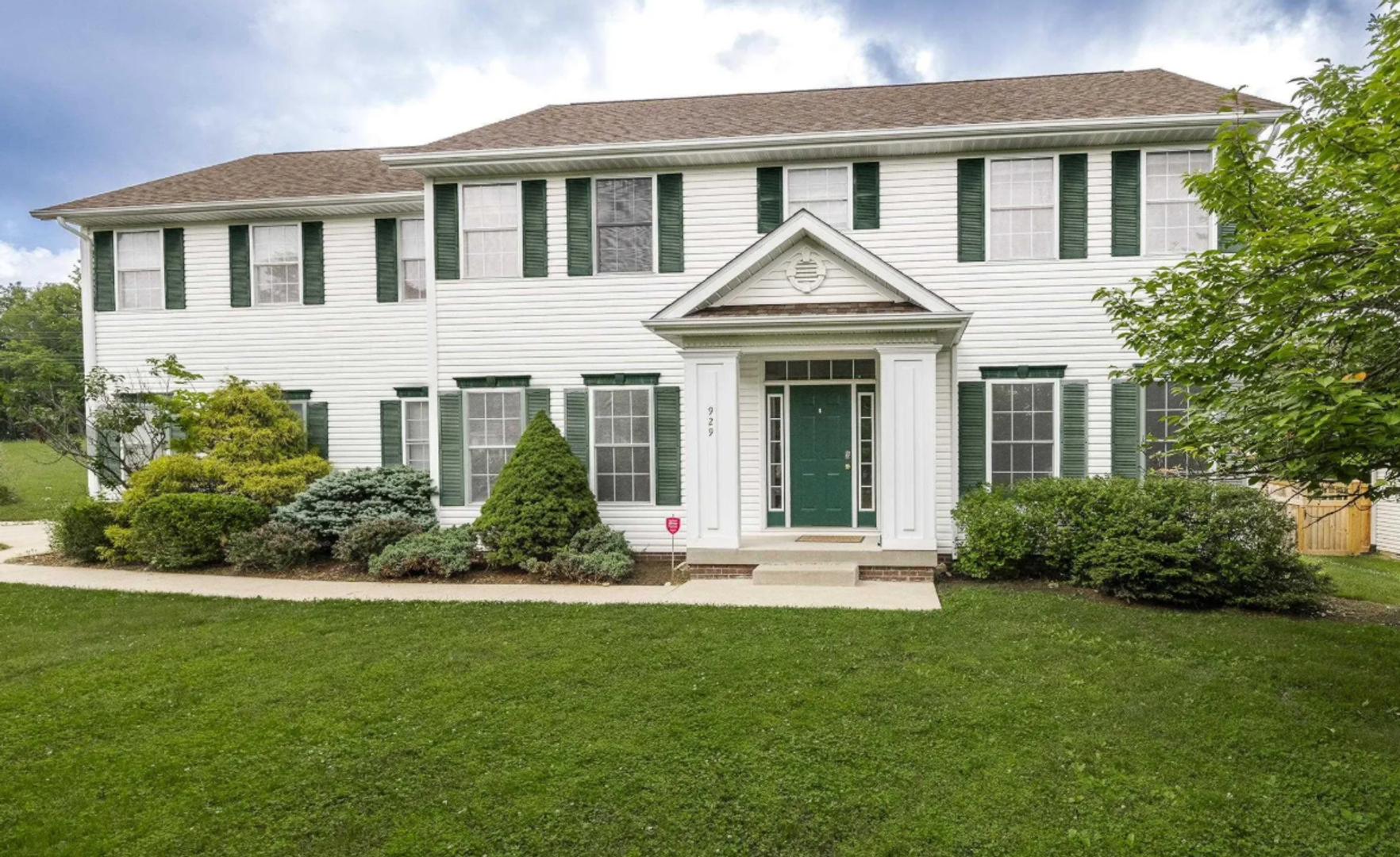 Bloomington House: 929 South Fenbrook Court