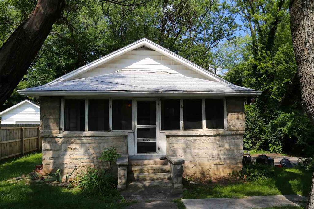 Bloomington House: 1435 North Kinser Pike