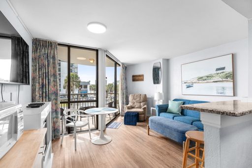 Cozy Coastal Escape for Snowbirds! 1 BR Oceanfront Condo (Oct-Mar) – photo 1