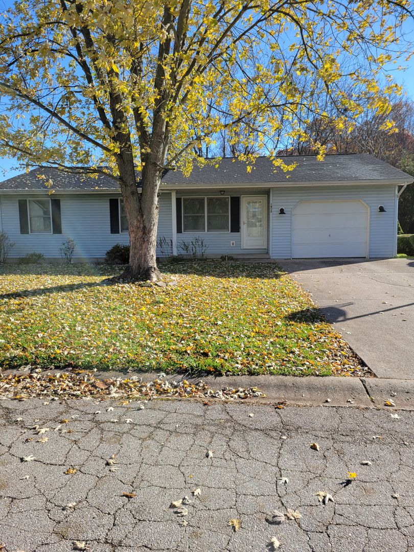 Ellettsville House: 1915 North Blackfoot Drive