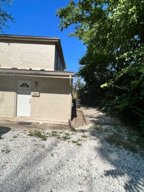 2 bedroom 1 bath apartment! – photo 1