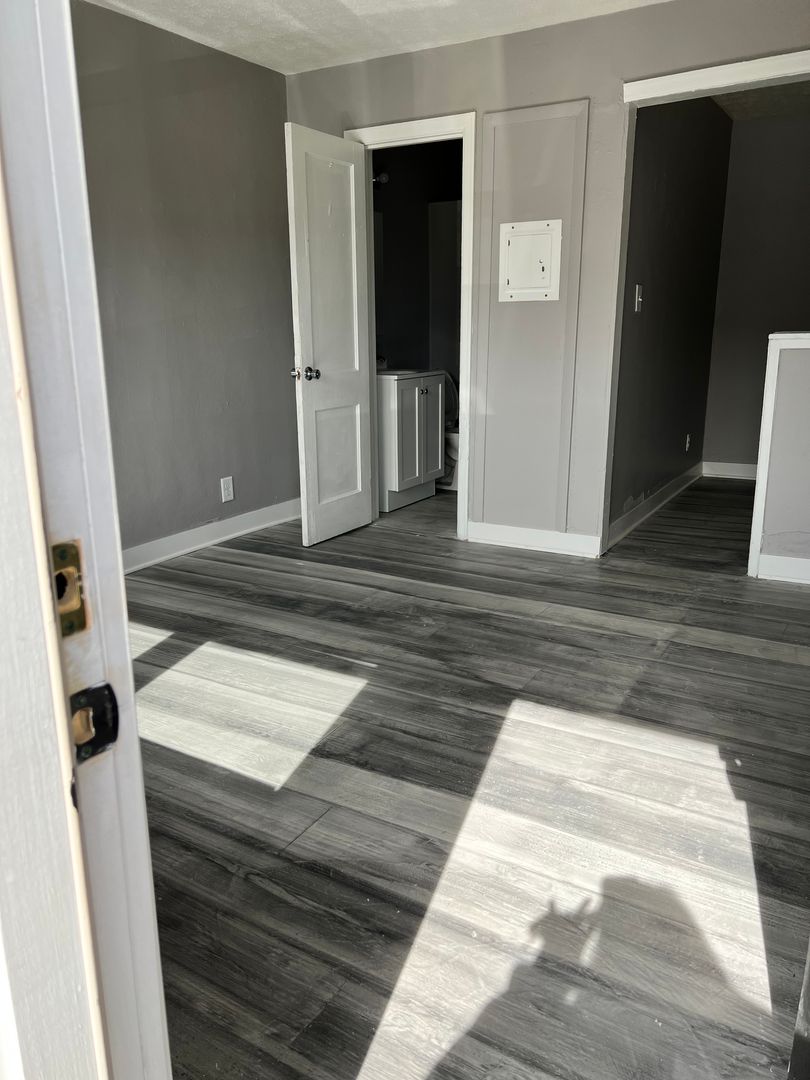 Lafayette Apartment: 1502  Schuyler Avenue