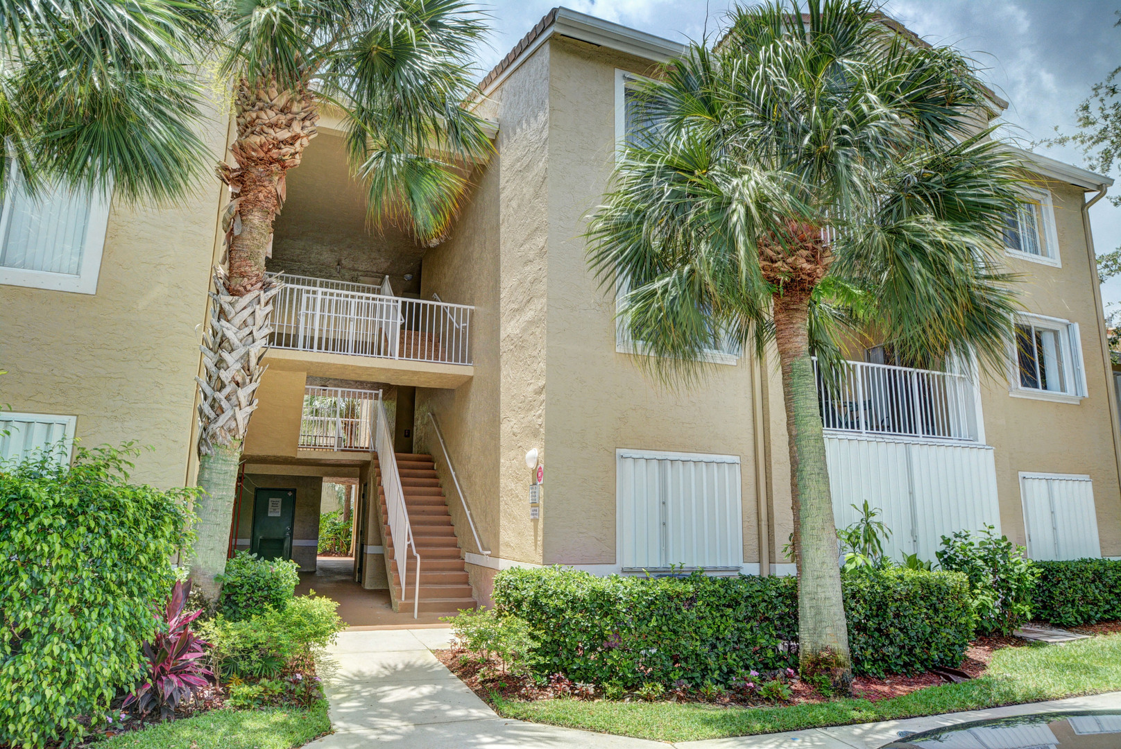 Tequest Apartment: 278 Village Blvd #8205