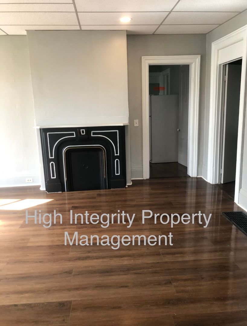 Elmira Apartment: 1403-1405 Lake Street