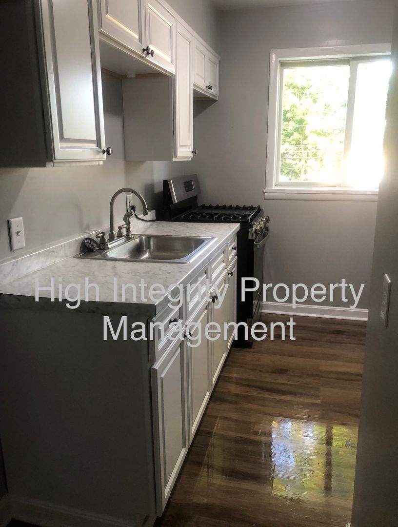 Elmira Apartment: 766 Pennsylvania Ave