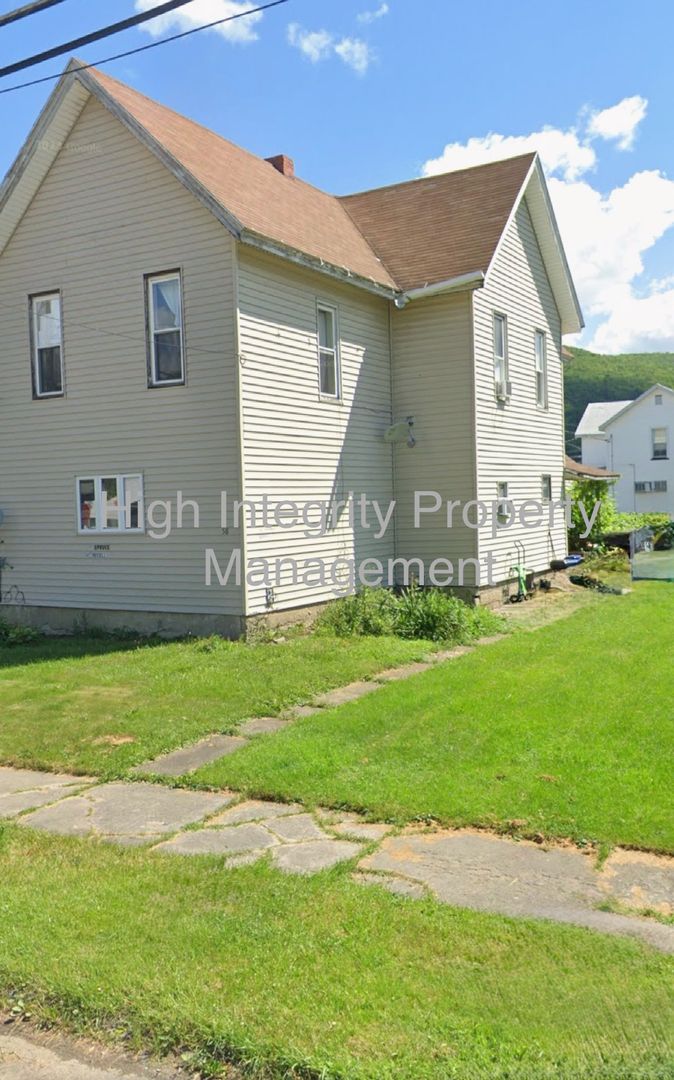 Canisteo Apartment: 9 Spruce/Russell  St (2 Unit)