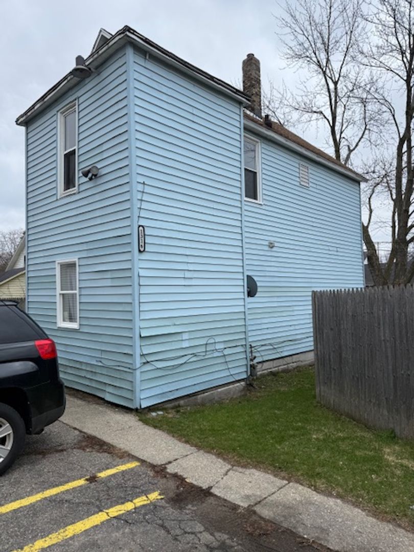 Grand Rapids Apartment: 1316 Alpine Ave. NW