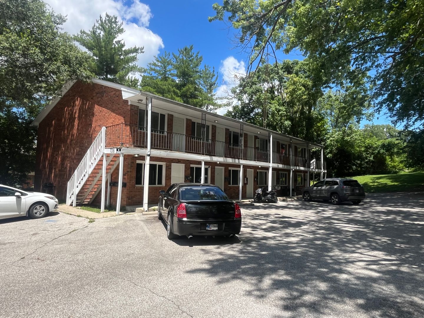 Bloomington Apartment: 728 West Dixie