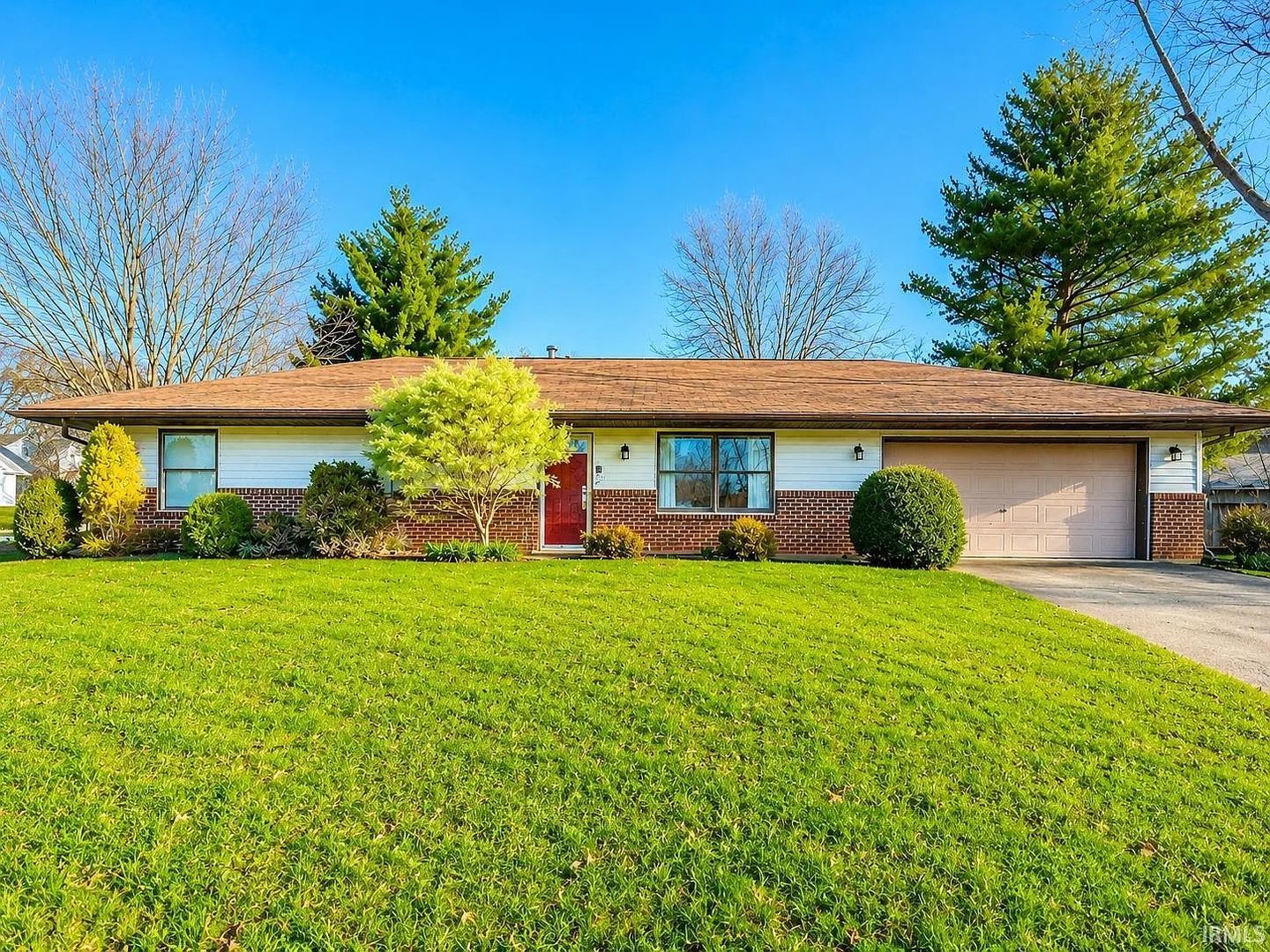 Bloomington House: 610 W Ryan Rd