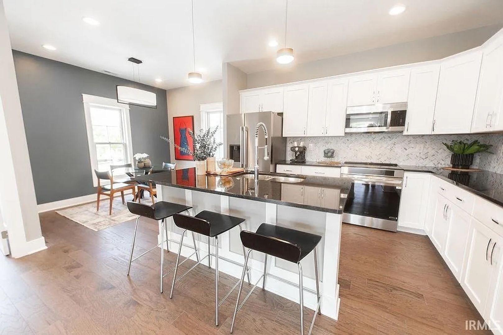 Bloomington House: 1550 S Piazza Dr