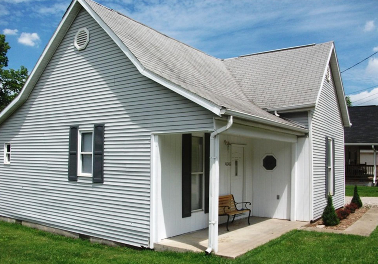 Bloomington House: 4848 S Rogers St