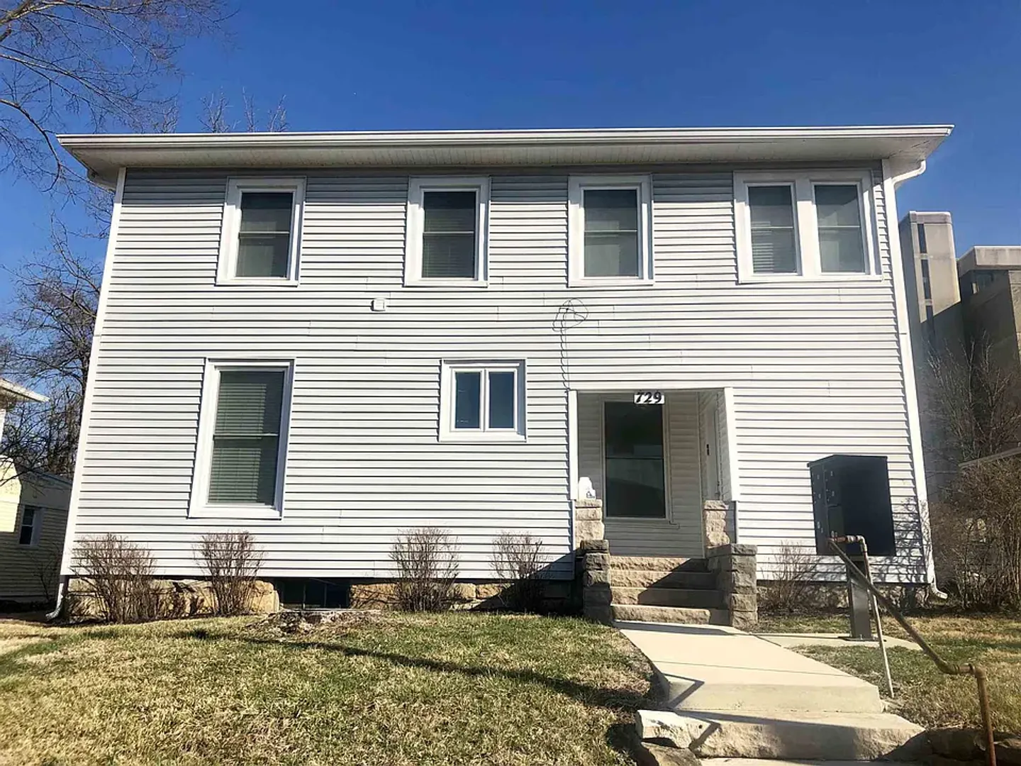 Bloomington Apartment: 729 E Hunter