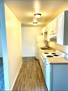 2 bedroom close to MEMORIAL STADIUM – photo 1