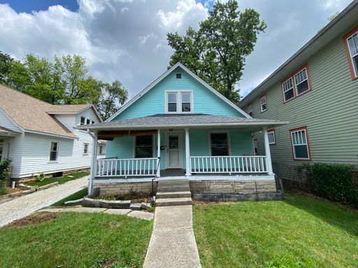 2BR with lots of hardwood and parking. – photo 1