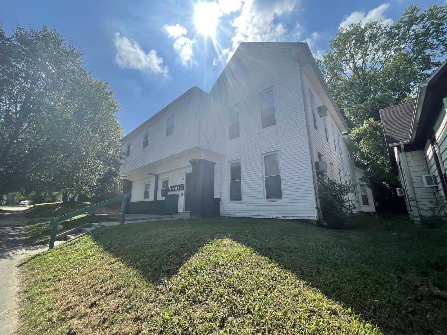 Bloomington Apartment: 416 E. 2nd St.