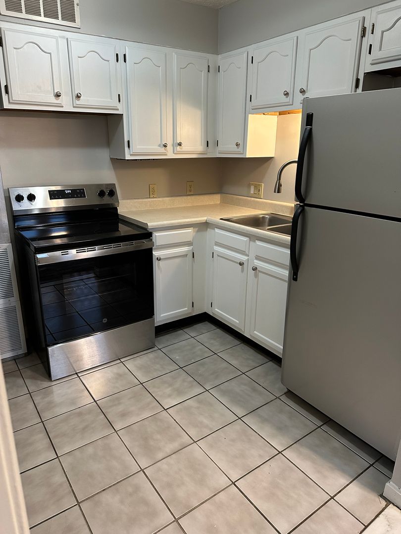 Bloomington Apartment: 301 S Rogers St