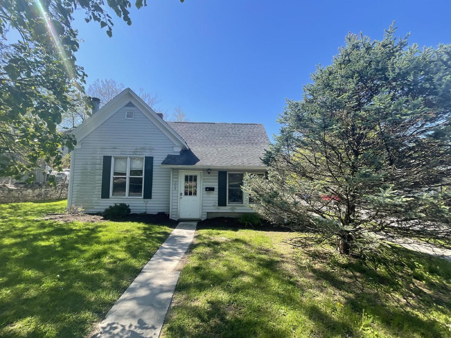 Bloomington House: 200 E. 2nd St.