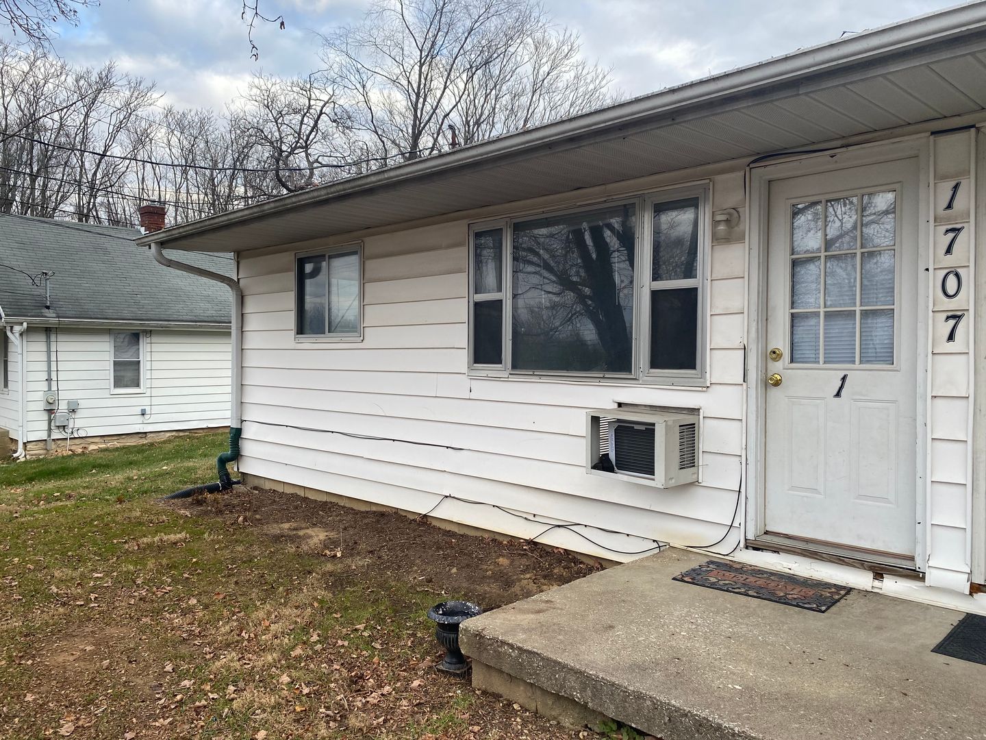 Bloomington Apartment: 1707 Huntington Drive