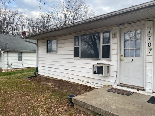 Available Now! - Beautiful 2BR, 1BA duplex property just off of Hillside. Utilities Included. – photo 1