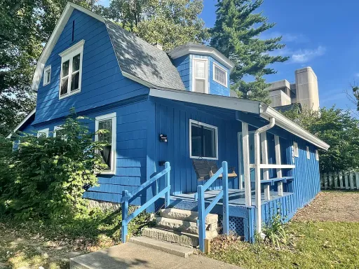 420 S Woodlawn AVE – photo 1