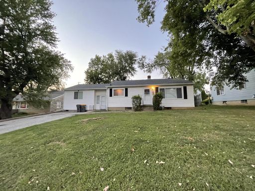207 E. 19th St. – photo 1