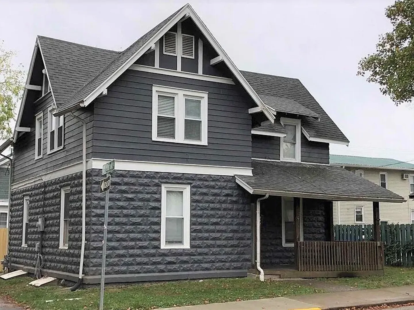 Bloomington House: 412 E. 9th St.