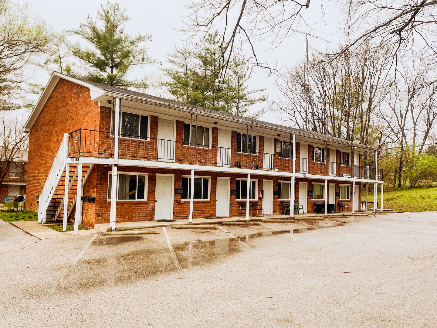 Bloomington Apartment: 728 West Dixie