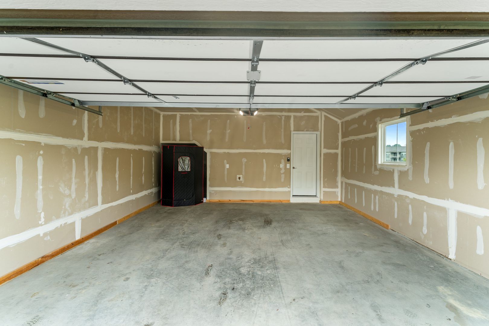 Alexandria House: 7555 Devonshire Drive
