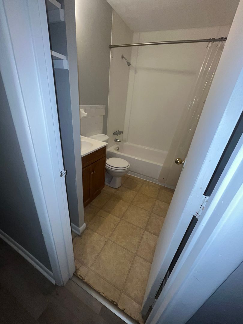Bloomington Apartment: 728 West Dixie