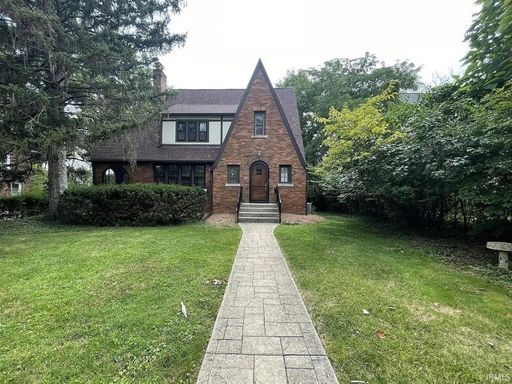 611 S. Eagleson – photo 1