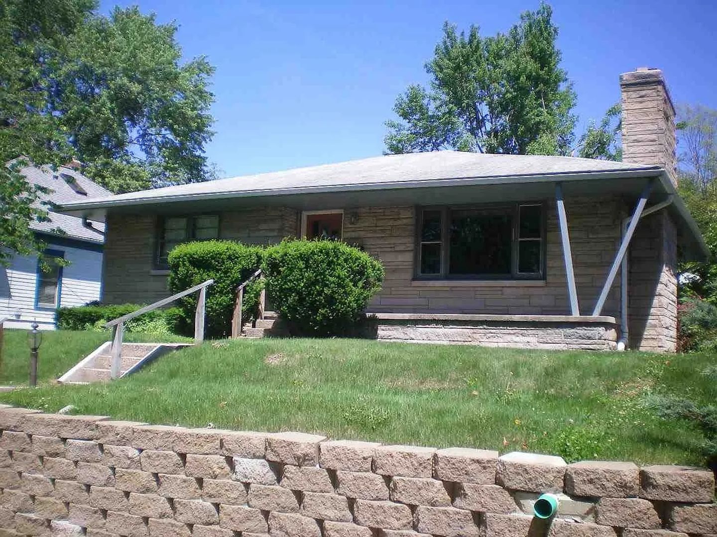 Bloomington House: 813 S Lincoln St