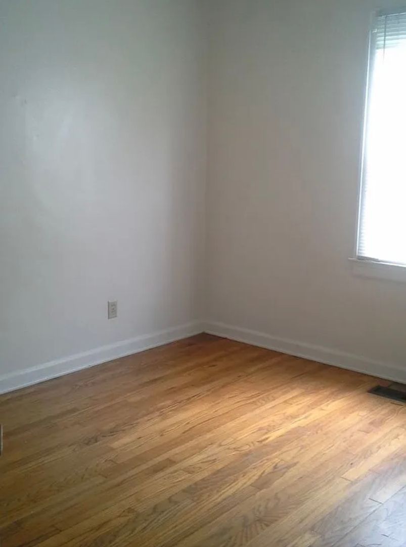 Bloomington House: 401 S Mitchell St