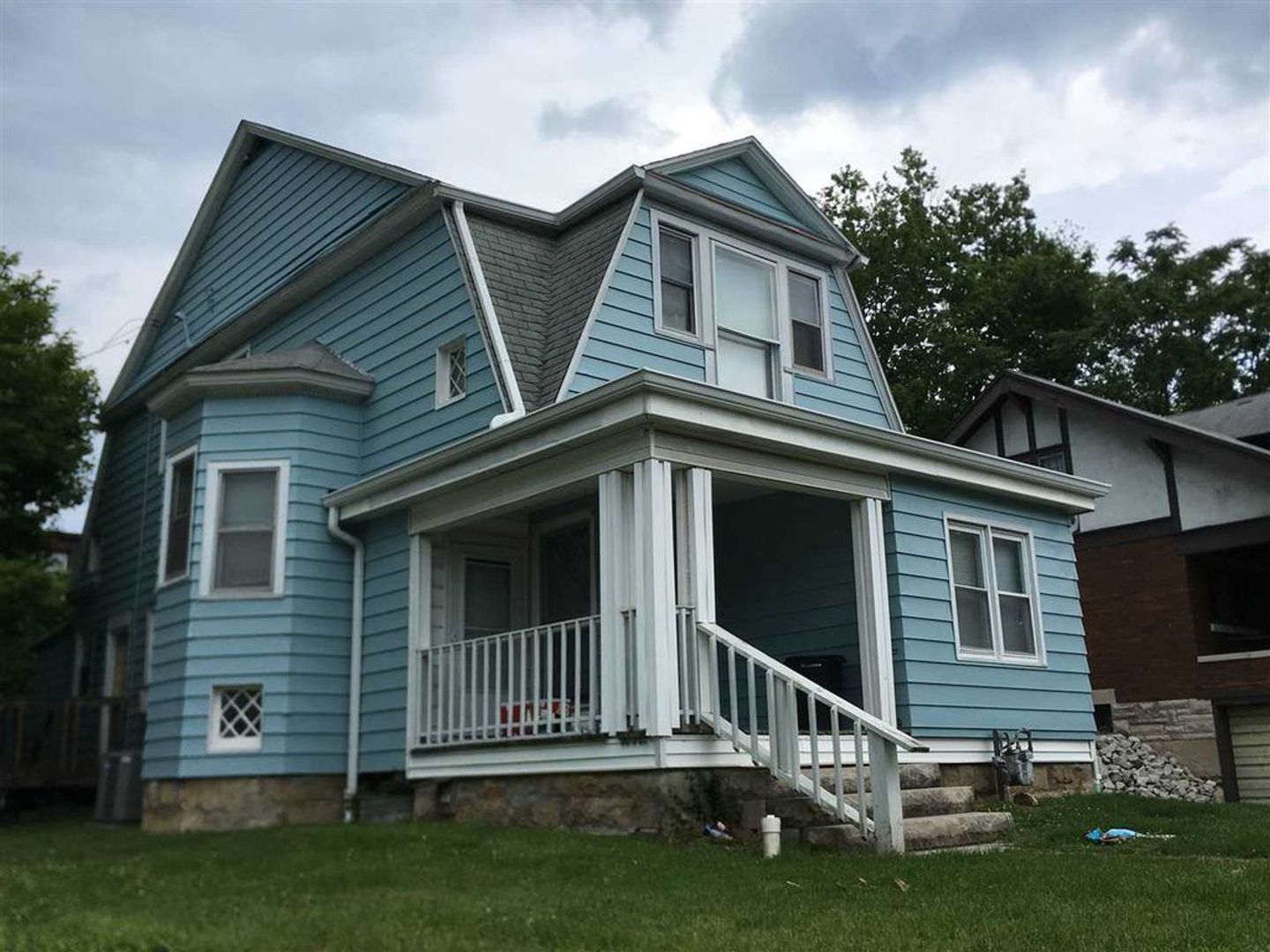 Bloomington House: 401 E. 2nd St.