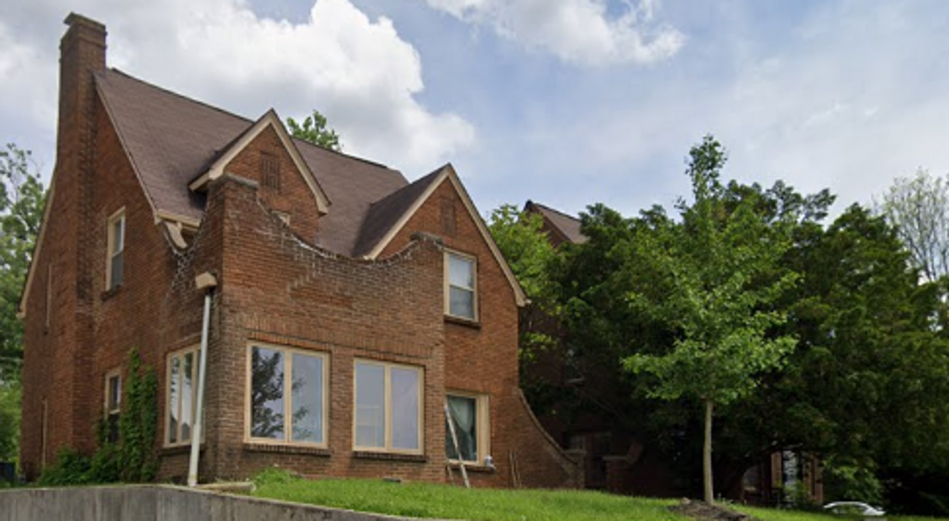 Bloomington Apartment: 1503 S. Walnut Street