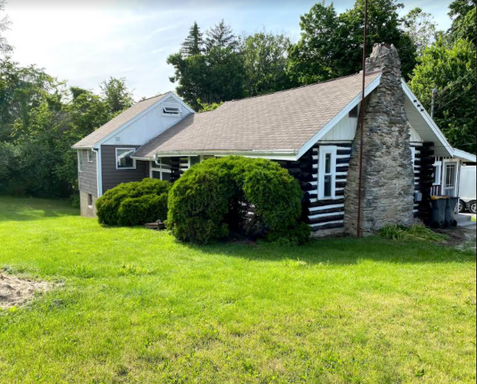 "The CABIN," 3 bed, 1 bath home with huge yard! – photo 1