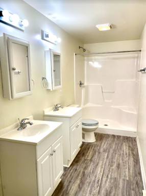 2 bed APT, just across from Memorial Stadium! – photo 1