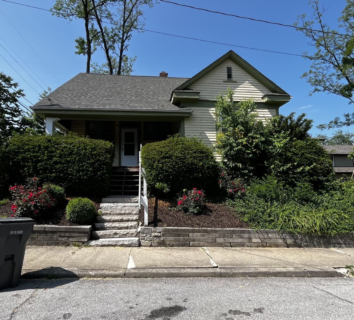 Bloomington House: 215 E. 9th St.