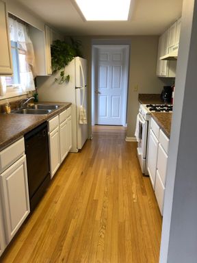 Charming 5 BD/3 BA down the street from Kelley and Luddy! – photo 1