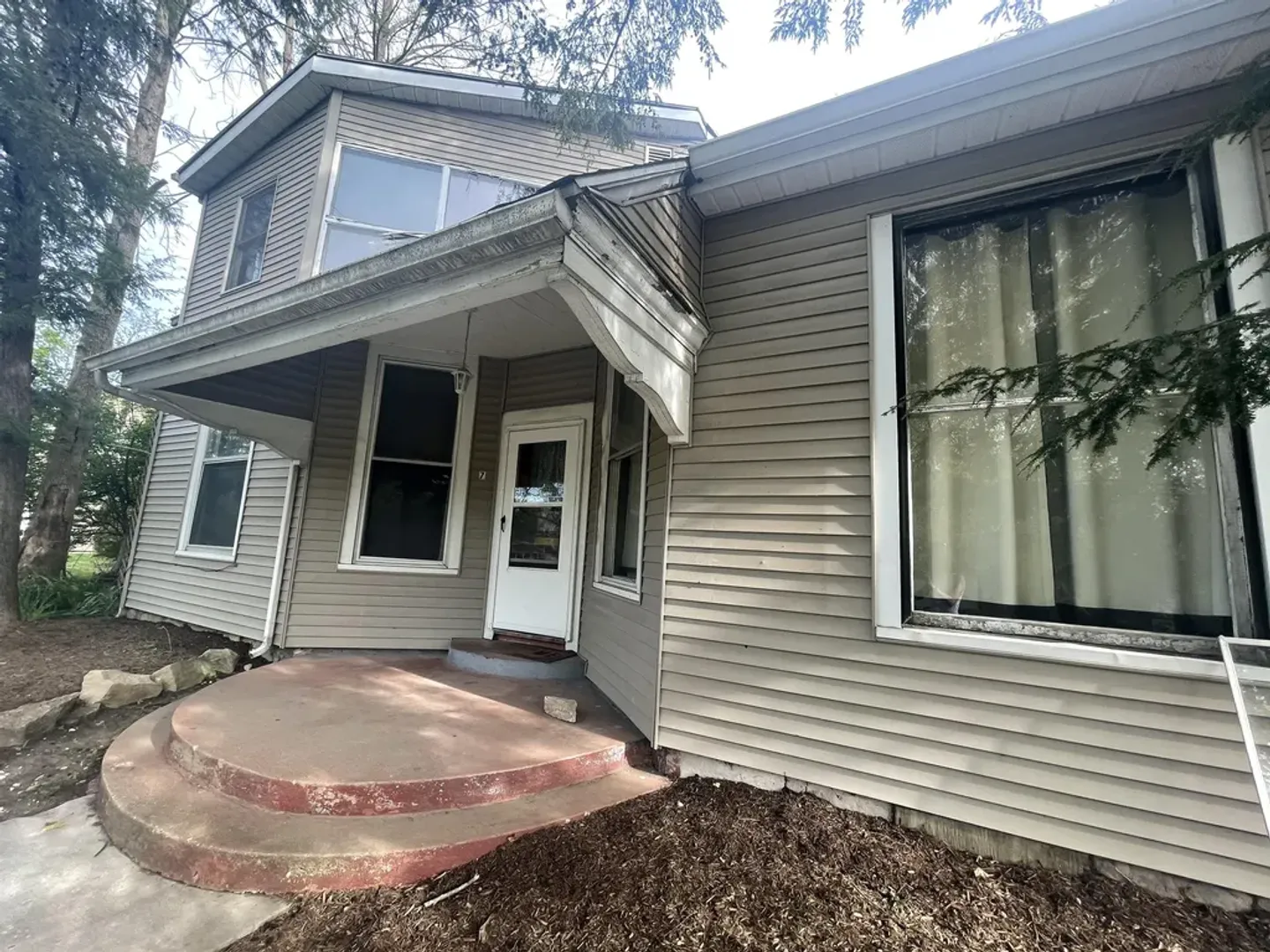 Bloomington Apartment: 521 E. 7th St.
