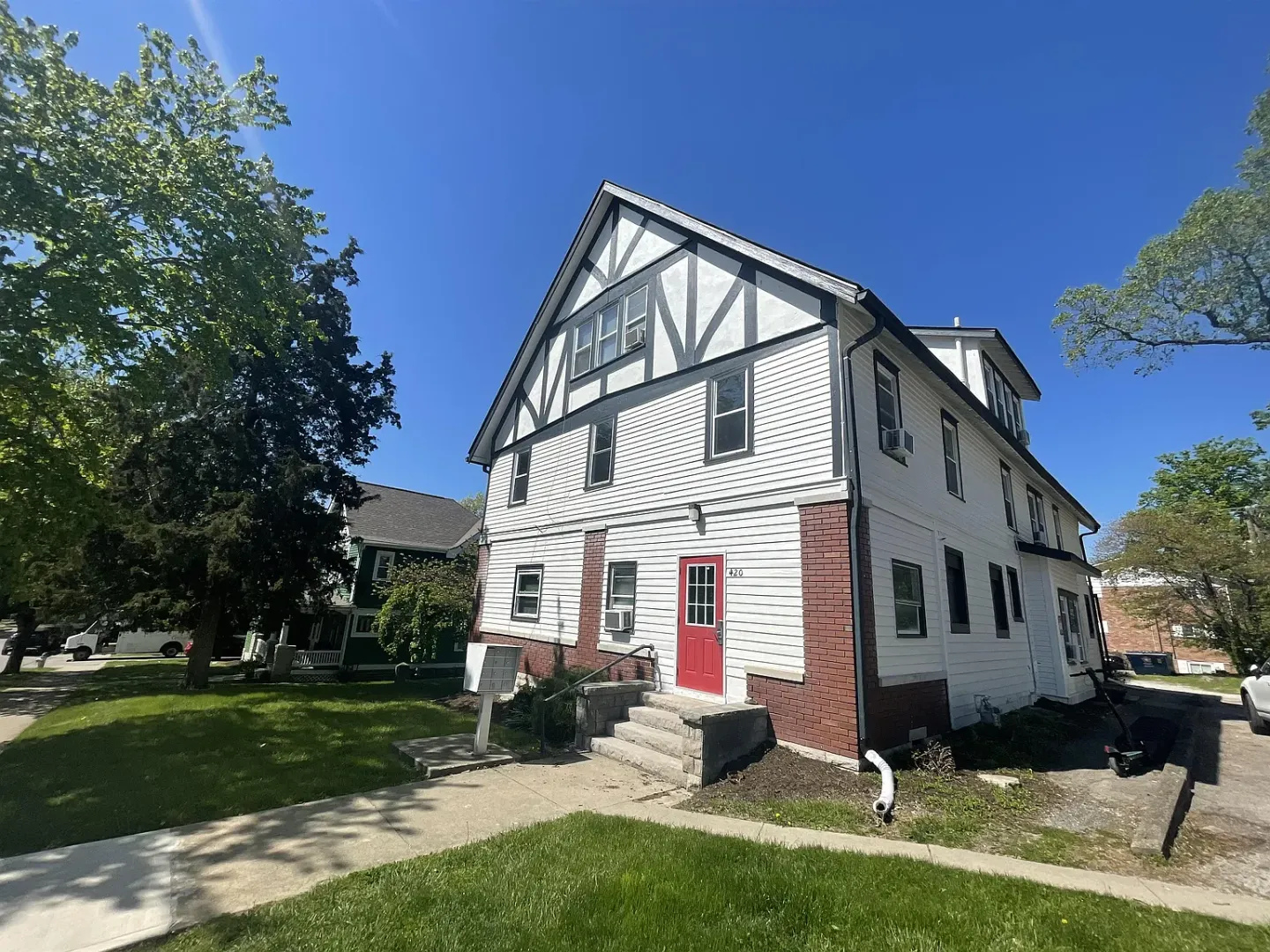 Bloomington Apartment: 420 S. Fess