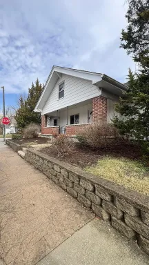 810 N Lincoln St – photo 1