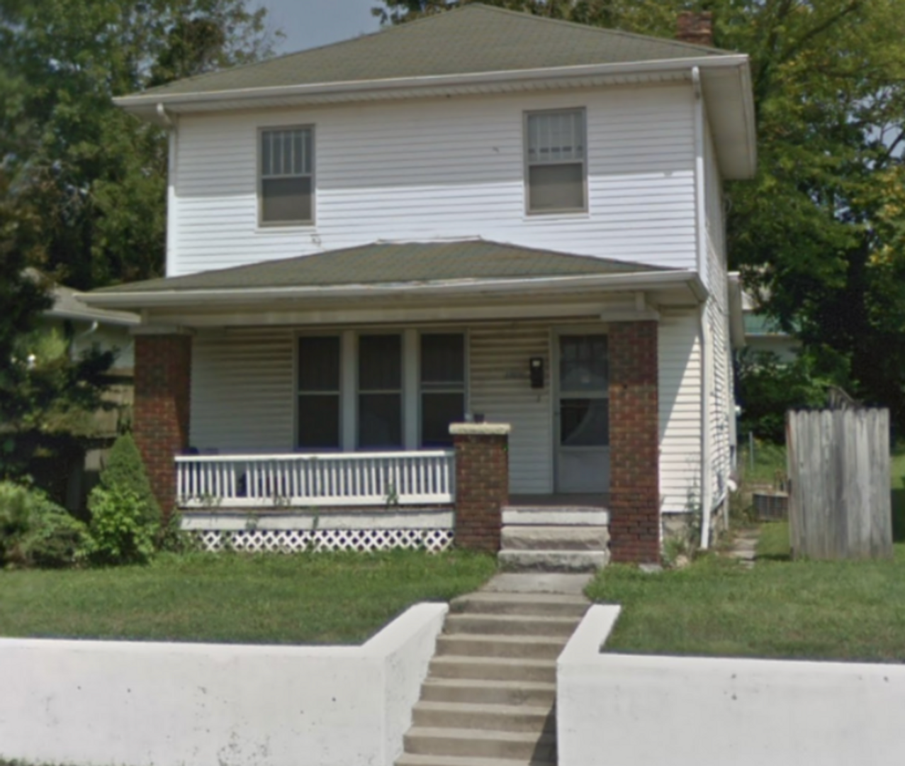 Bloomington House: 1009 S Walnut St