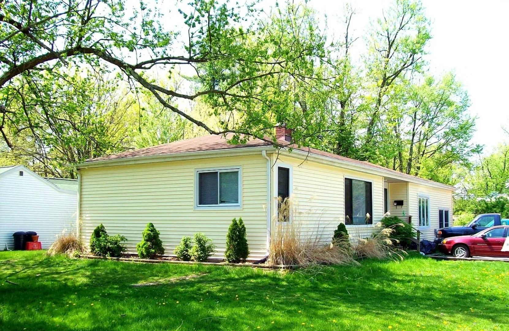 Bloomington House: 2128 E 5th St