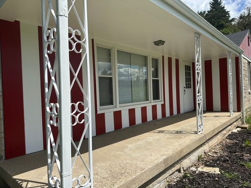 Will go fast! 3 BED house across from Memorial Stadium! – photo 1