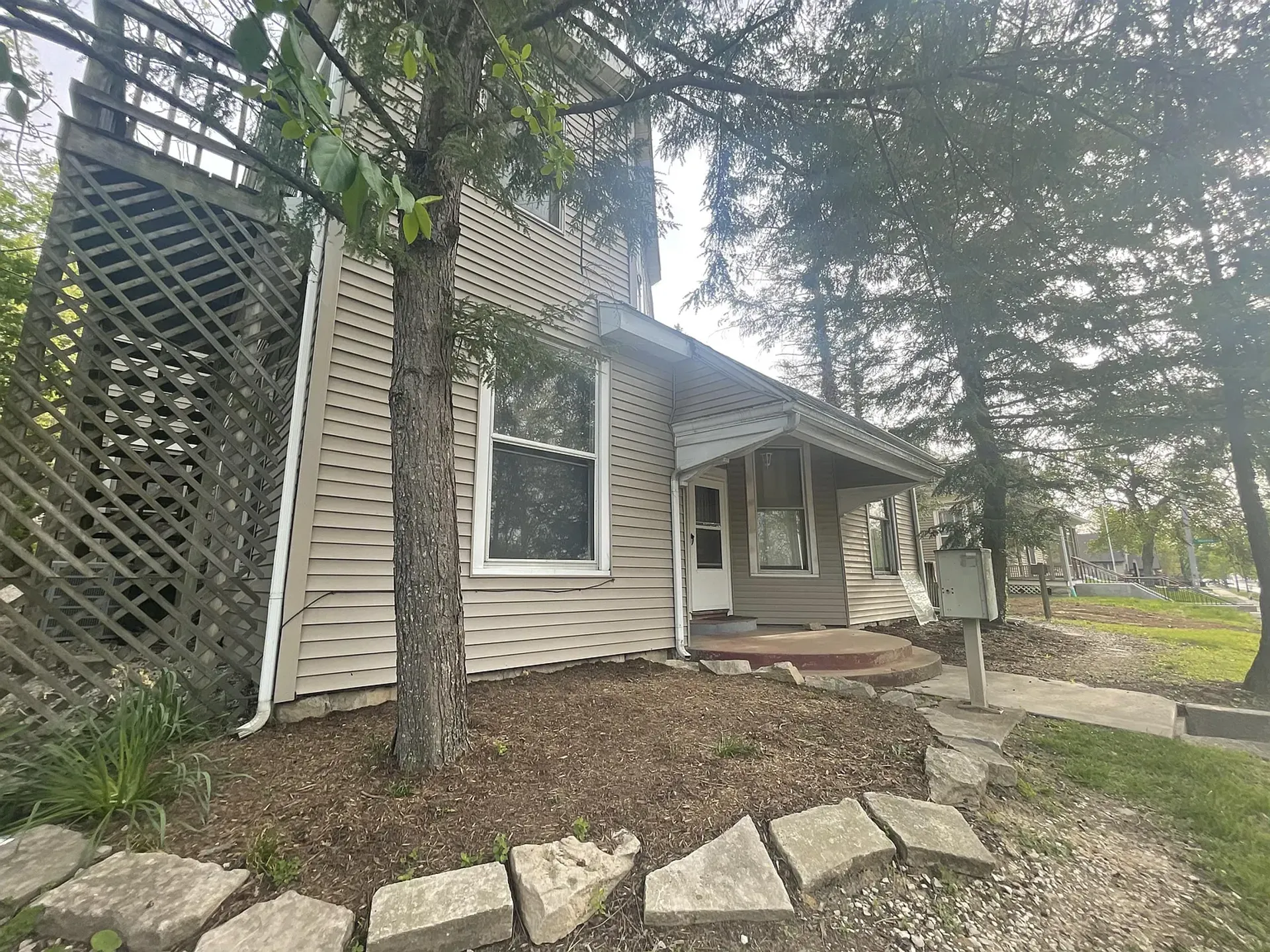 Bloomington Apartment: 521 E. 7th St.