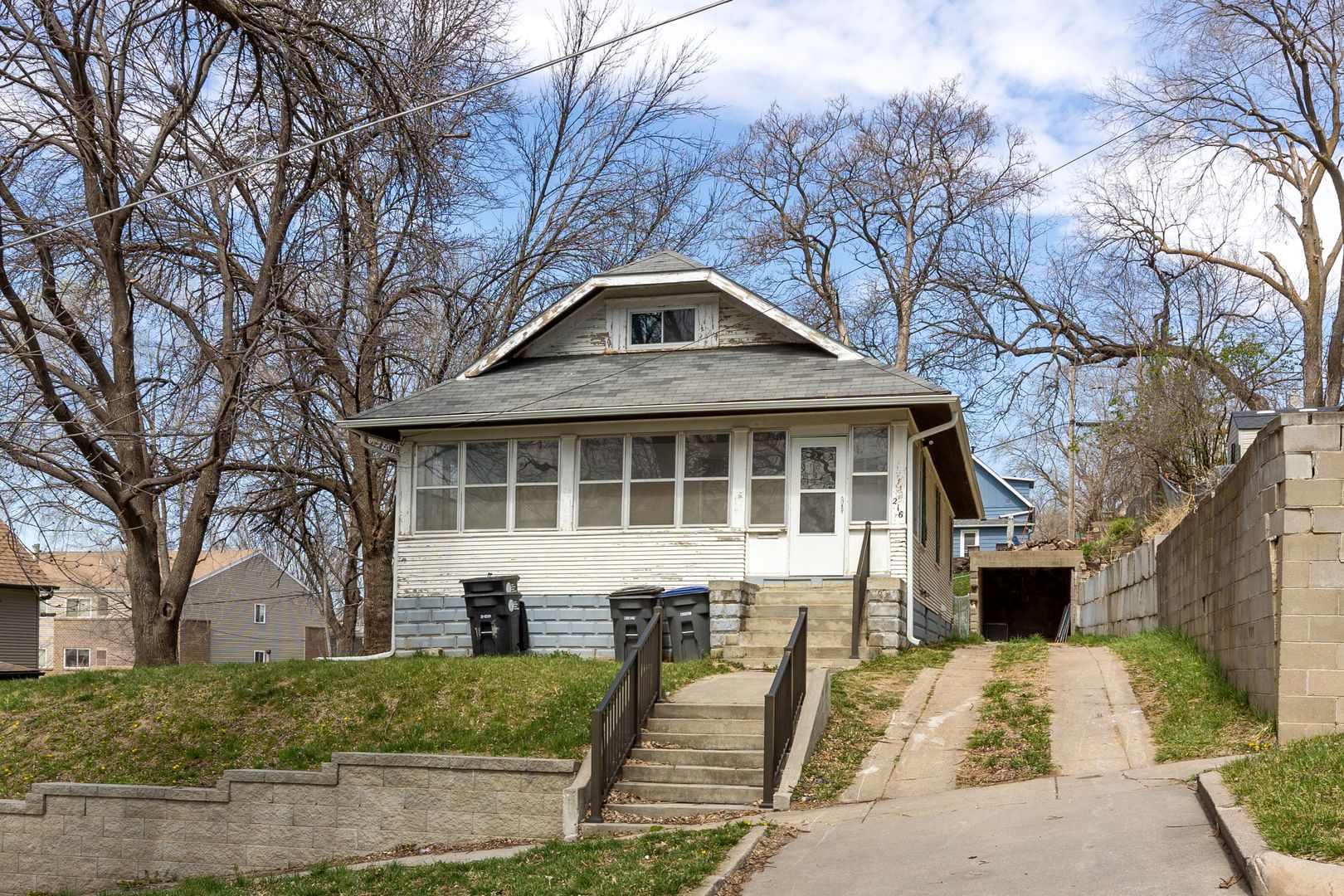 Council Bluffs House: 216 12th Avenue