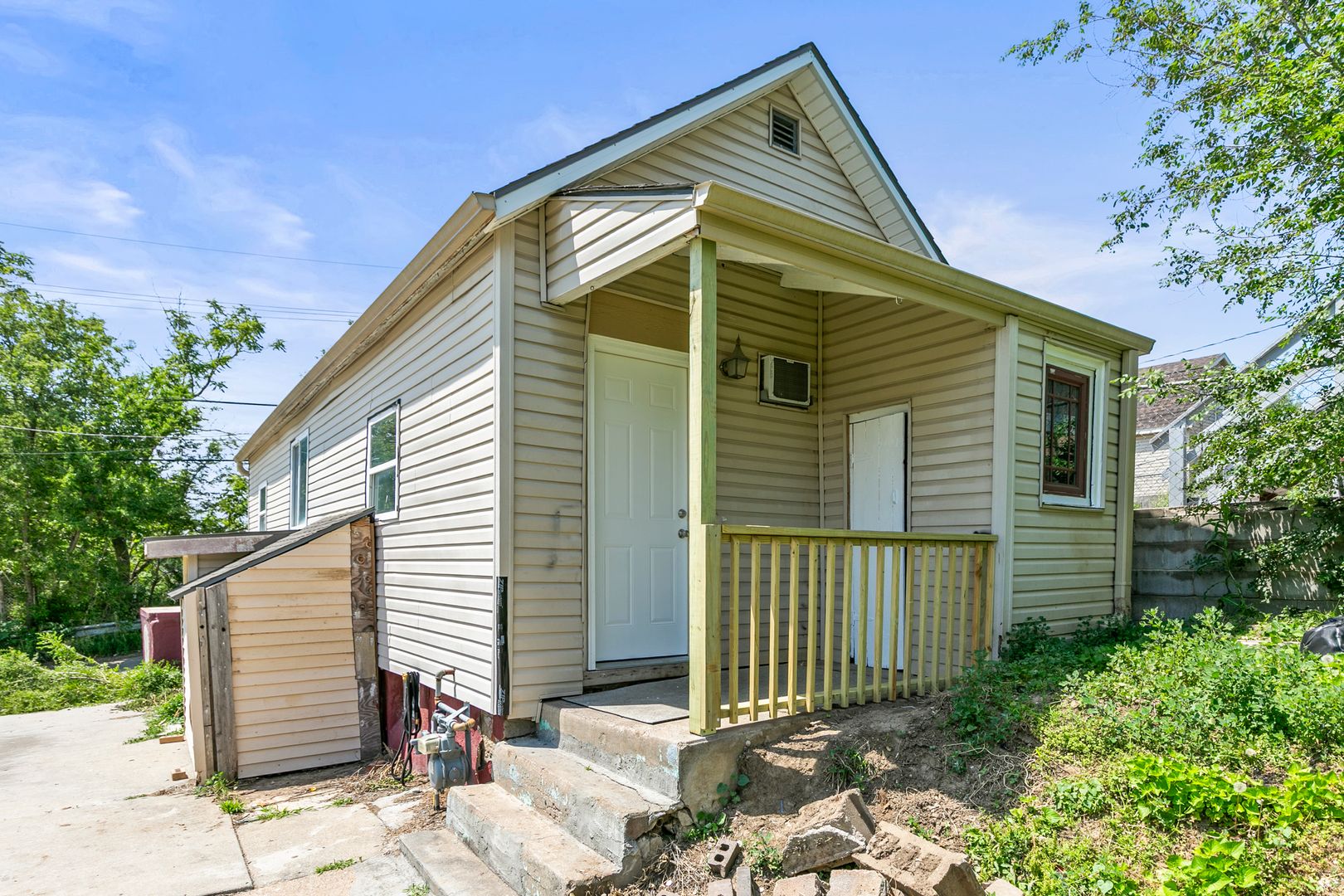 Omaha. Apartment: 5422 S 23rd St