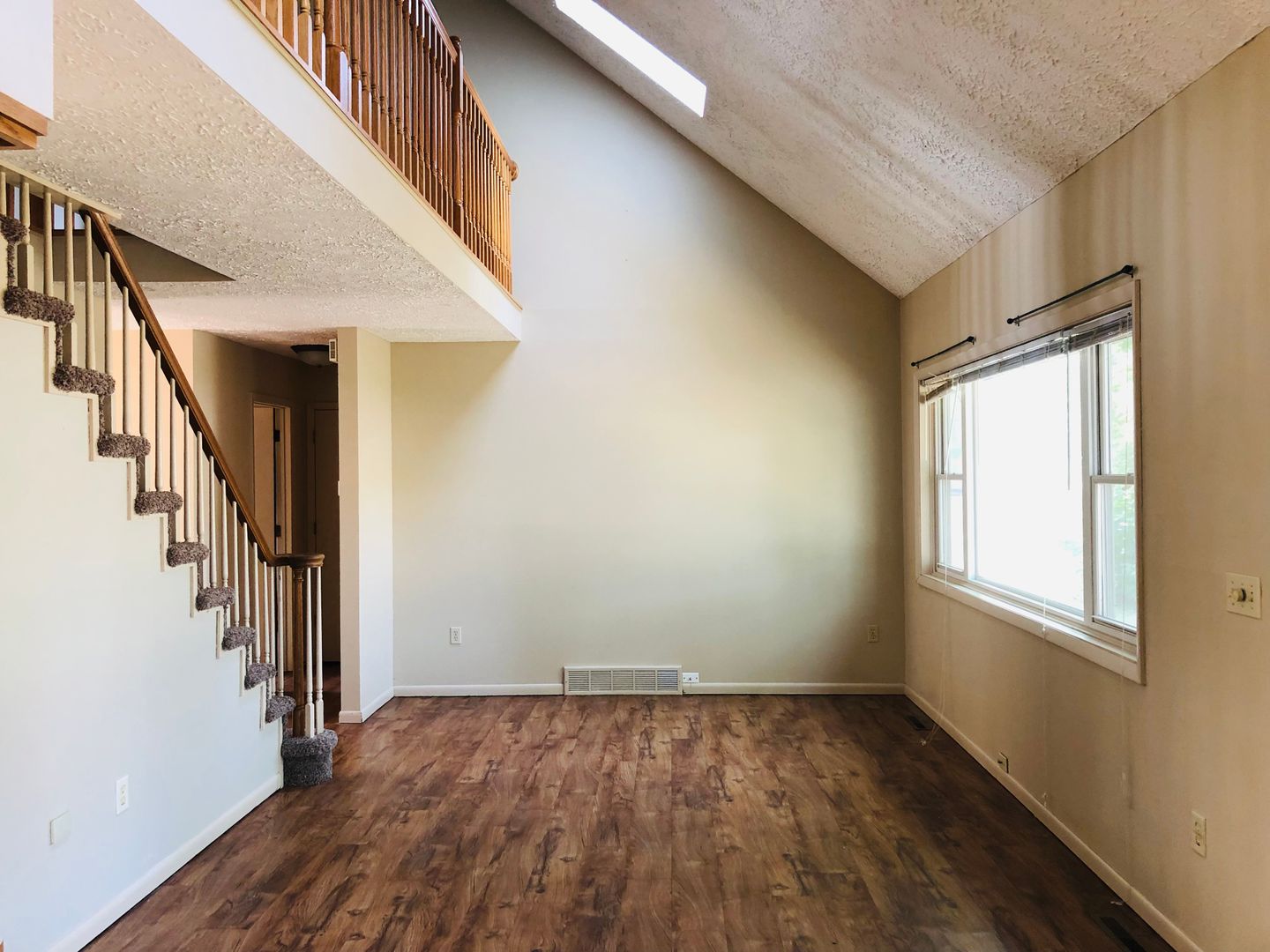 Minot Apartment: 1541 6th St SW