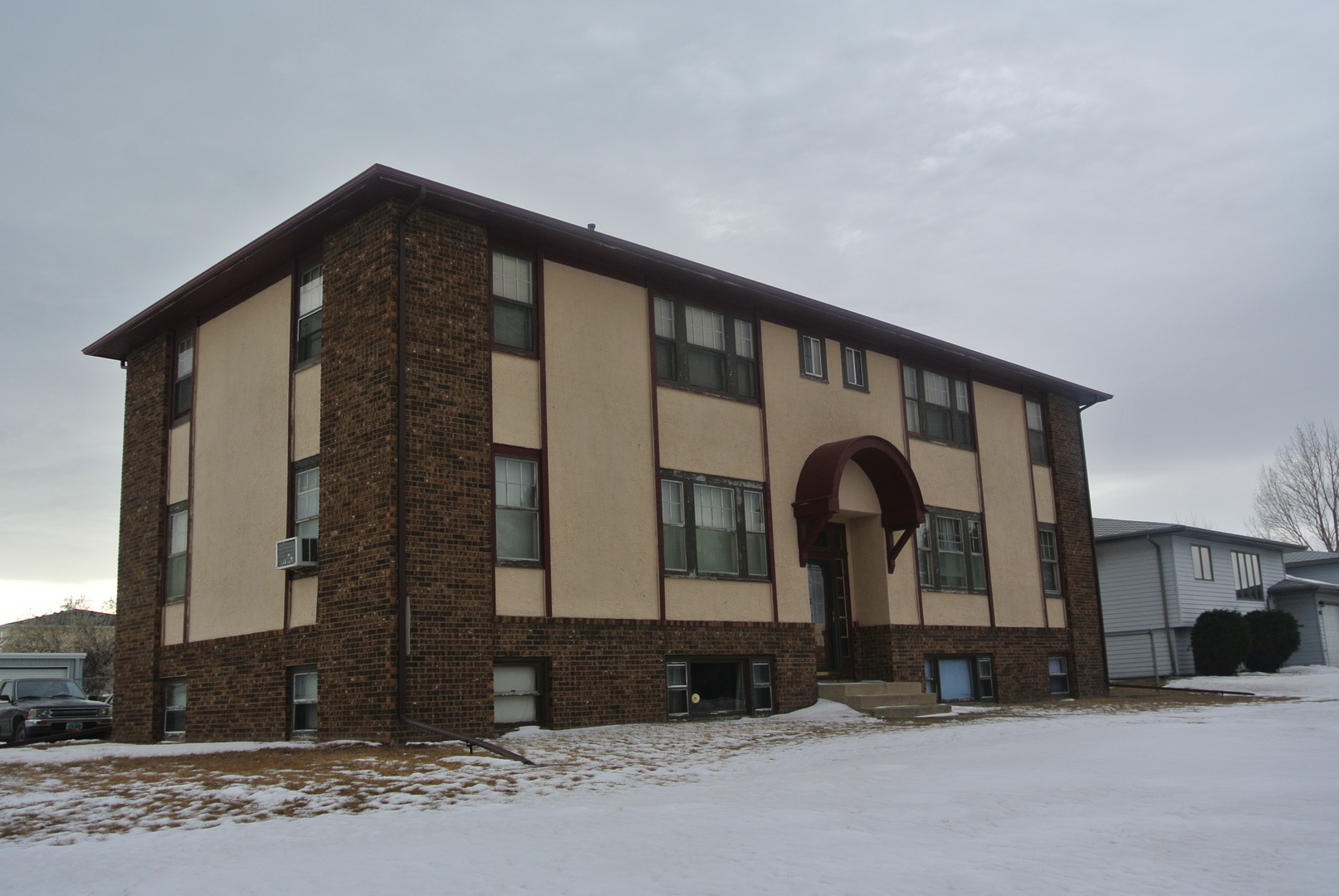 Minot Apartment: 411 28th Ave. SW